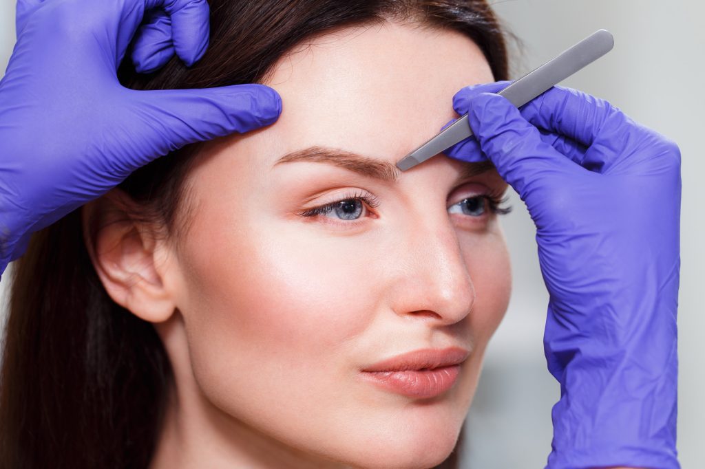 چرا برخی از کاشت‌های ابرو ماندگار نیستند؟