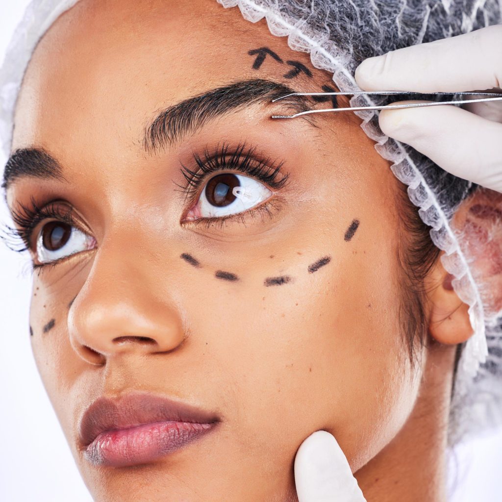 علت کوچک شدن چشم بعد از عمل بلفاروپلاستی